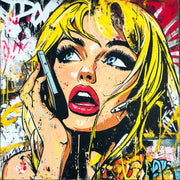 Frau mit Telefon - Redro