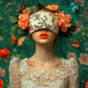 Frau mit Blumen über den Augen