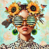 Frau mit Sonnenblumen