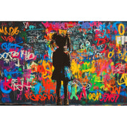 Mädchen vor Wand-Graffiti