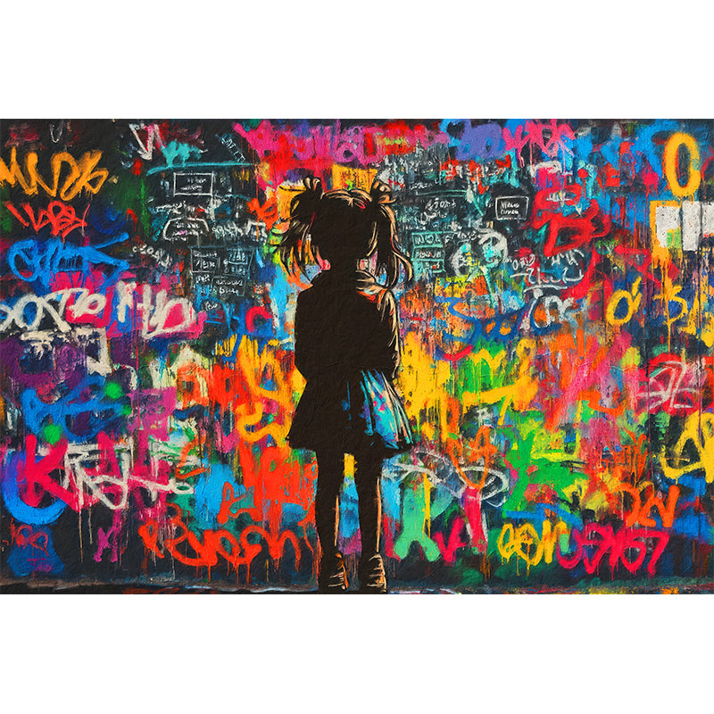 Mädchen vor Wand-Graffiti
