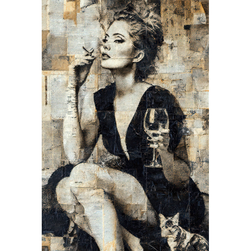 Verträumte Frau mit Wein