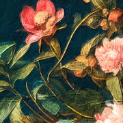 Türkisfarbene Vase mit Blumen