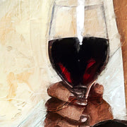 Frau mit einem Glas Wein
