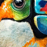 Fröhlicher Vogel in Farbe