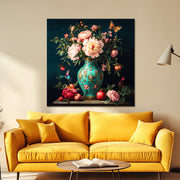 Türkisfarbene Vase mit Blumen