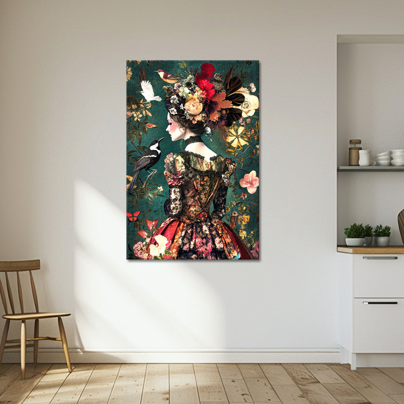 Frau in einem Kleid mit Blumen und Vögeln