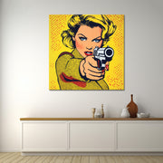 Pop-Art-Frau mit Pistole