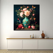 Türkisfarbene Vase mit Blumen