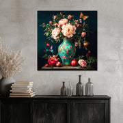 Türkisfarbene Vase mit Blumen