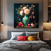 Türkisfarbene Vase mit Blumen