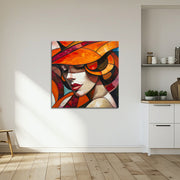 Frau mit orangefarbenem Hut