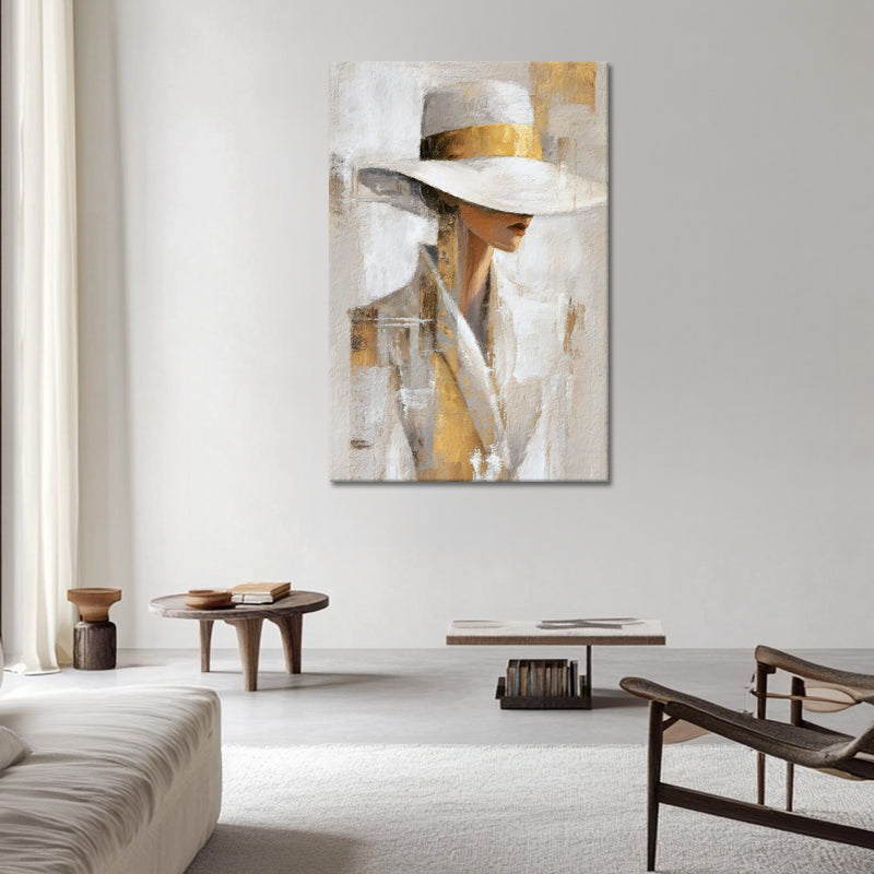 Frau mit Hut – gold