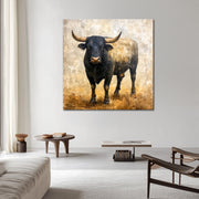 Stier im dunklen Licht
