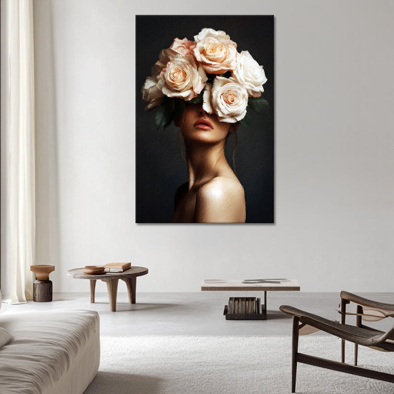Frau mit Rosen