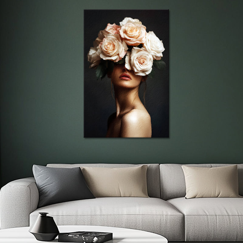 Frau mit Rosen