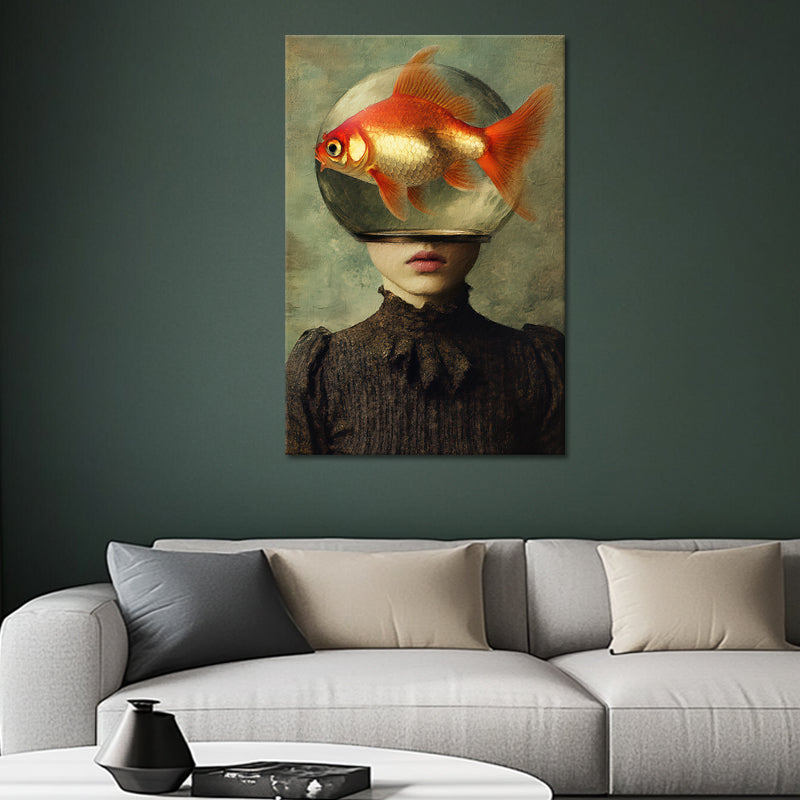 Surrealistische Frau mit Goldfisch