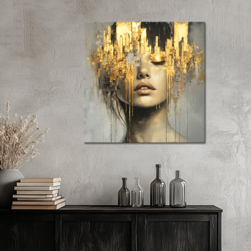 Frau in Sepia und Gold