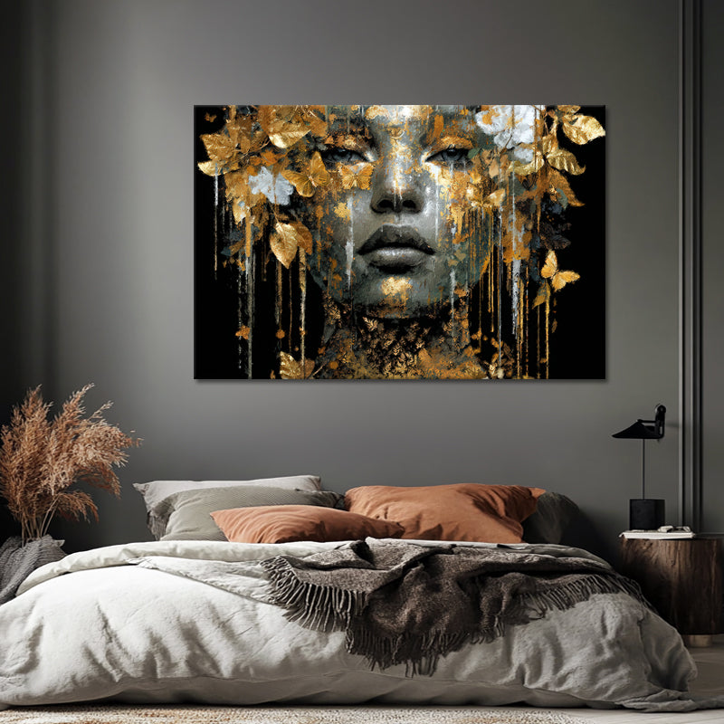 Frau mit goldenen Schmetterlingen