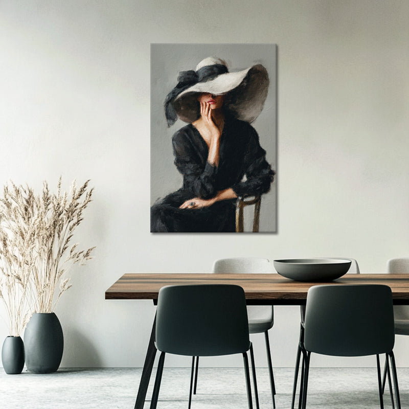 Frau mit elegantem Hut