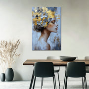 Frau in Gold