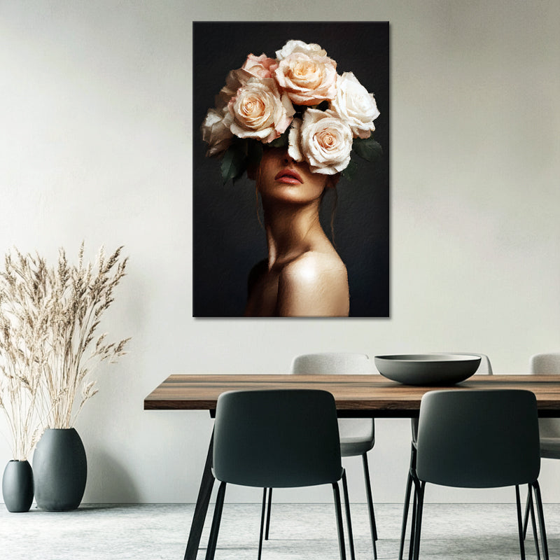 Frau mit Rosen